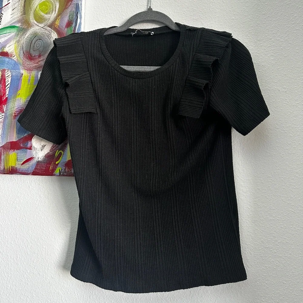 Zara Ribbed Black Top with Ruffle Shoulders - Picture 1 of 2